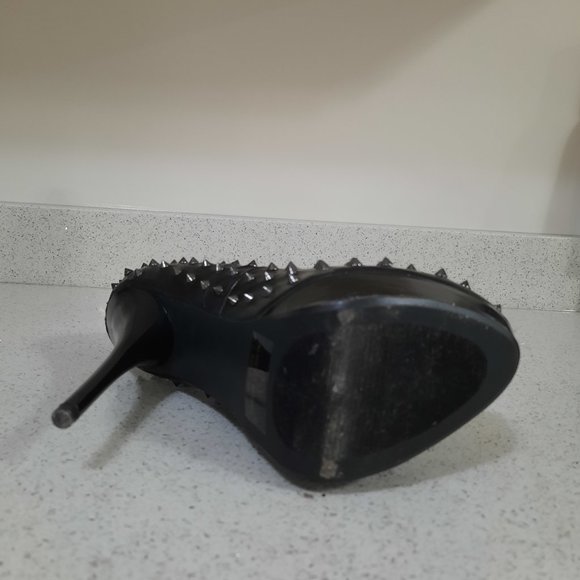 NEW Black Pumps - Picture 4 of 5